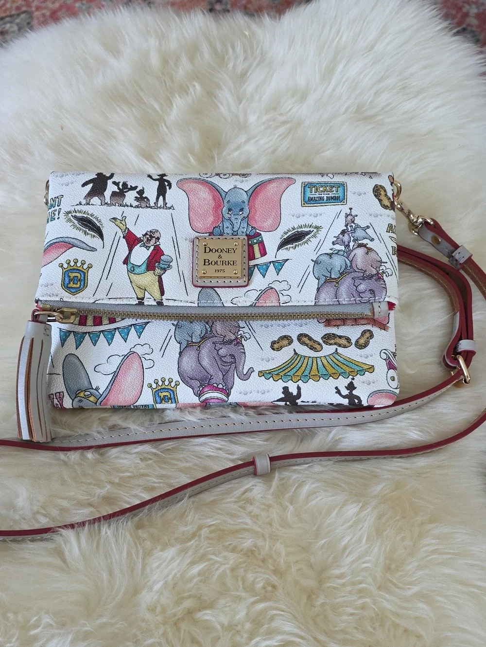 Adorable Like New Dooney & Bourke Disney Parks Dumbo Foldover Crossbody Bag🎪🐘